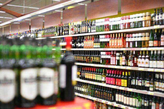 На Днепропетровщине мужчина украл бутылку виски из супермаркета и сел в тюрьму
