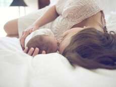 В Днепр привезли маму с младенцем, у которого подтвердили коронавирус