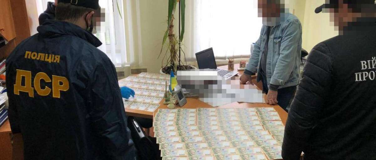На Дніпропетровщині посадовець вимагав величезний хабар за сертифікат на захисні маски (ФОТО)