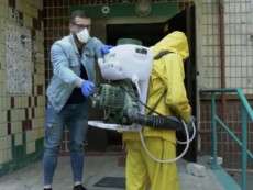 “Мисливці за вірусами”: у Дніпрі посилено дезінфікують будинки, де виявили хворих на COVID-19