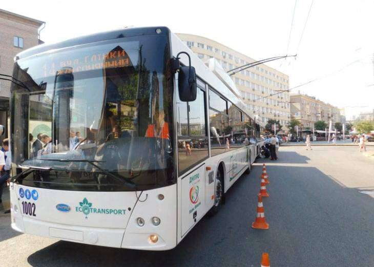 Карантин в Днепре: кому разрешили ездить в общественном транспорте с 12 мая