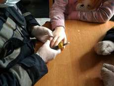 На Днепропетровщине ребенок не смог снять кольцо с пальца: понадобилась помощь спасателей (ФОТО,ВИДЕО)