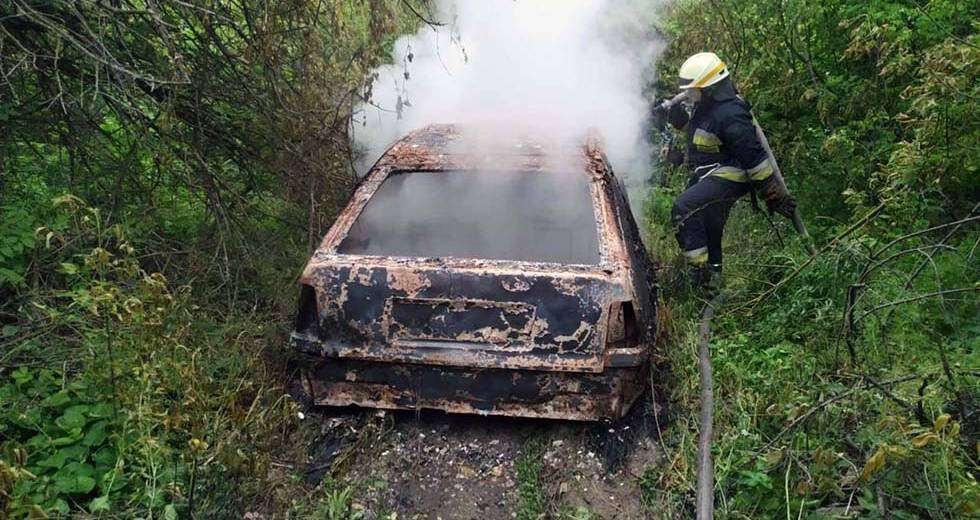 В Днепре сгорел автомобиль (ФОТО)