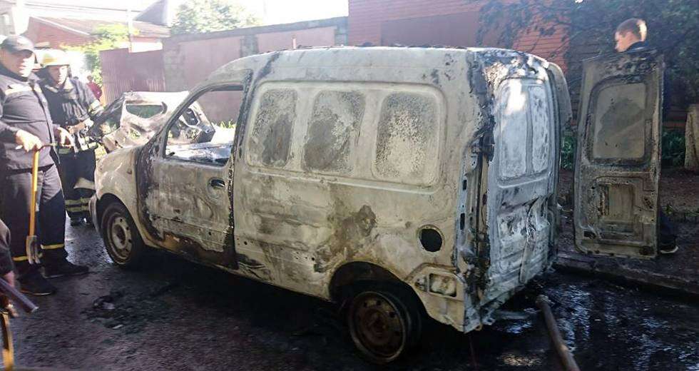 В сгоревшем автомобиле обнаружили труп мужчины (ФОТО)
