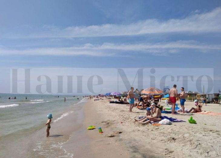 На Азовском море в Кирилловке на пляжах почти нет свободных мест (Фото, видео)