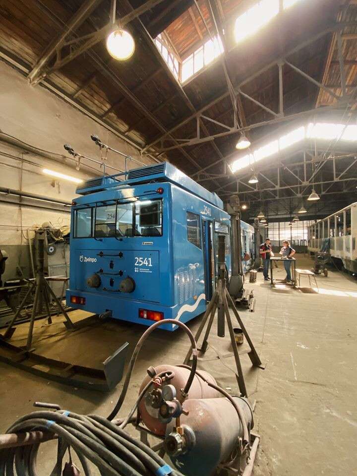 На дороги Днепра выйдет низкопольный троллейбус в фирменном дизайне (ФОТО)