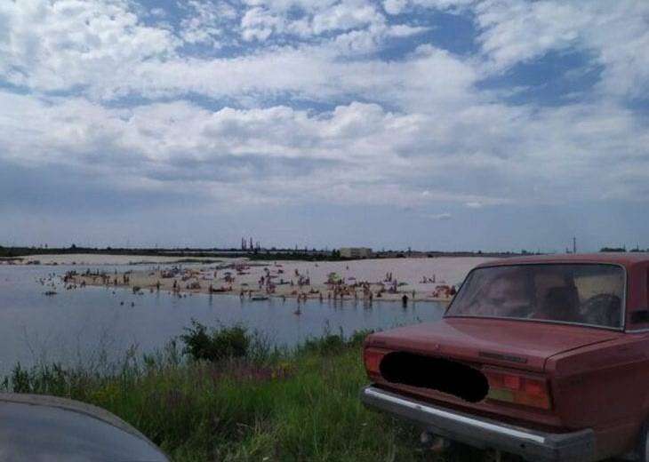 Голубые озера под Днепром превращаются в свалку: люди просят помощи