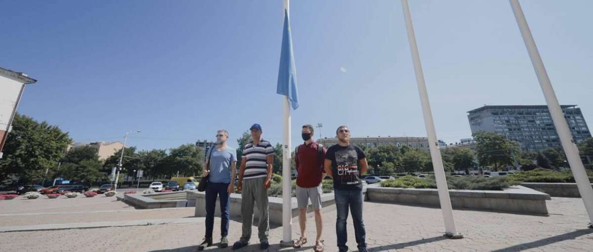 У Дніпрі на пошану Дня кримськотатарського прапора урочисто підняли стяг