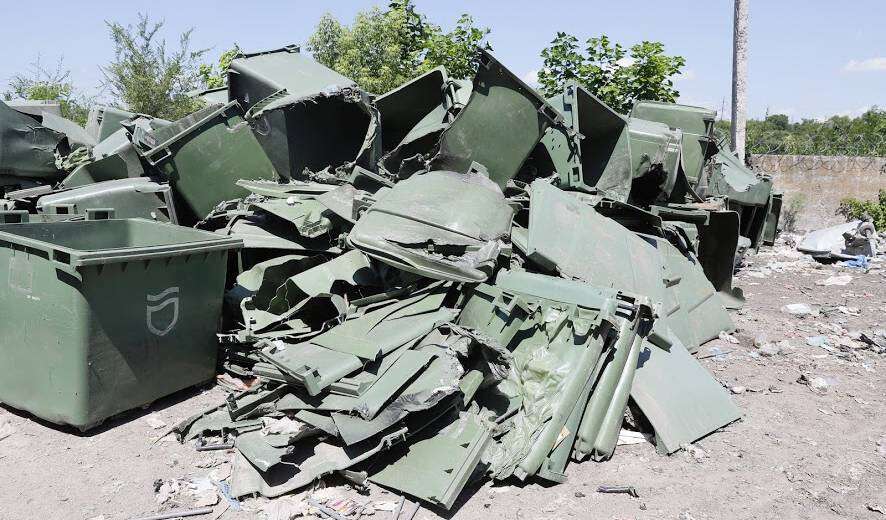 Більшість зіпсованих сміттєбаків у Дніпрі — через вандалізм