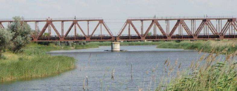 На Днепропетровщине подросток сорвался с железнодорожного моста