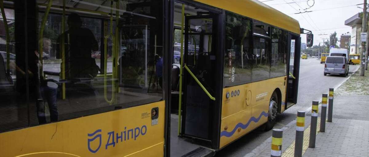 Нові світлофорні об’єкти та автобуси: як інфраструктура Дніпра пристосована для маломобільних груп населення