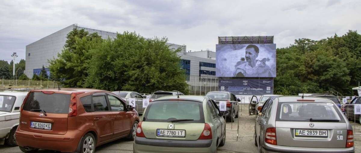У Дніпрі розпочався перший автокінофестиваль українського кіно