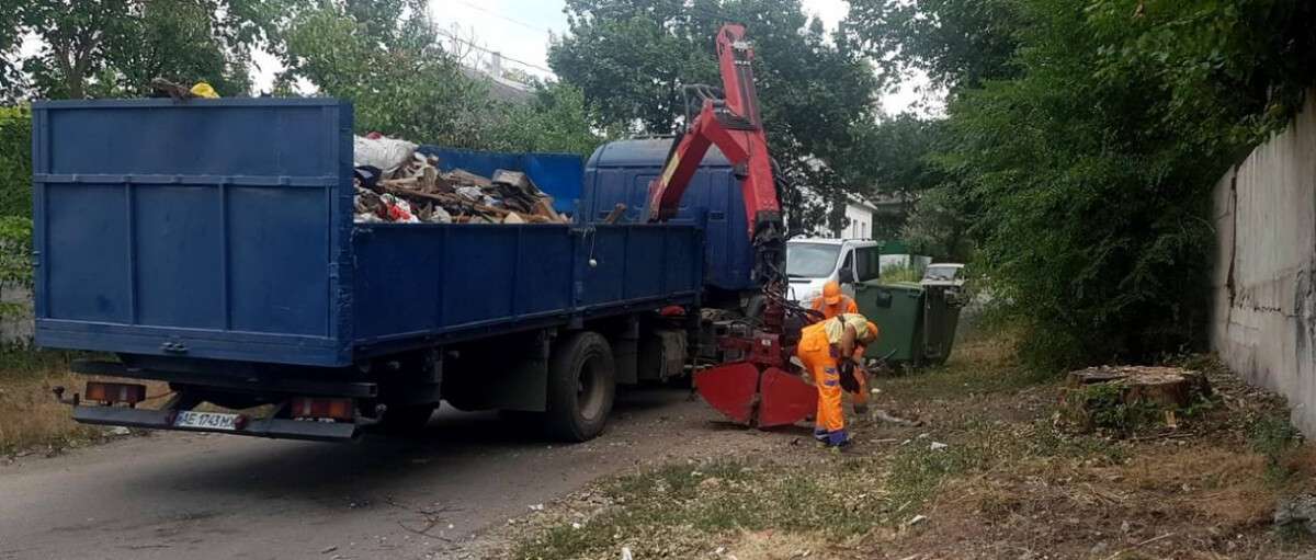 В Днепре коммунальщики вывозят мусор с помощью необычной техники (ФОТО,ВИДЕО)
