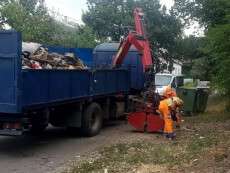 В Днепре коммунальщики вывозят мусор с помощью необычной техники (ФОТО,ВИДЕО)
