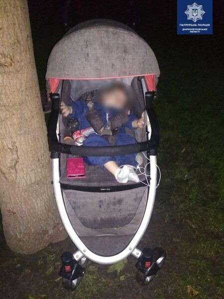 Пьяная мать оставила младенца ночью в парке и ушла домой