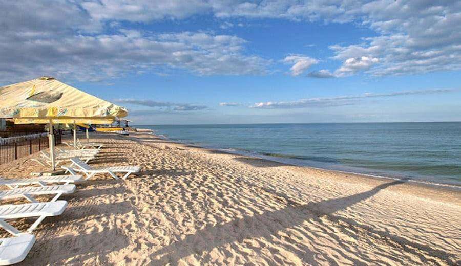 Отдых на Азовском море в межсезонье: дешевое жилье, пустые пляжи и чистое море без медуз