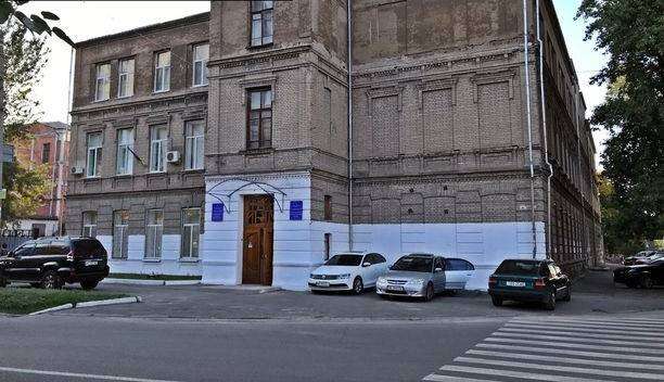 В центре Днепра установили антипарковочные столбики (ФОТО)