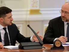 Премьер-министр Шмыгаль попытался оправдать пожизненную стипендию отцу Зеленского