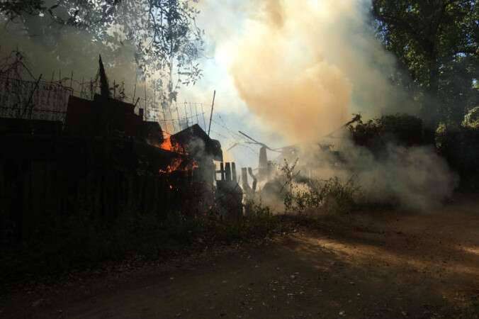 Клубы дыма и все в огне: пожарные смогли быстро потушить пожар