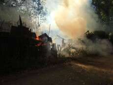 Клубы дыма и все в огне: пожарные смогли быстро потушить пожар