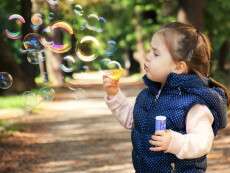 ребенок парк отдых веселье пузыри прогулка