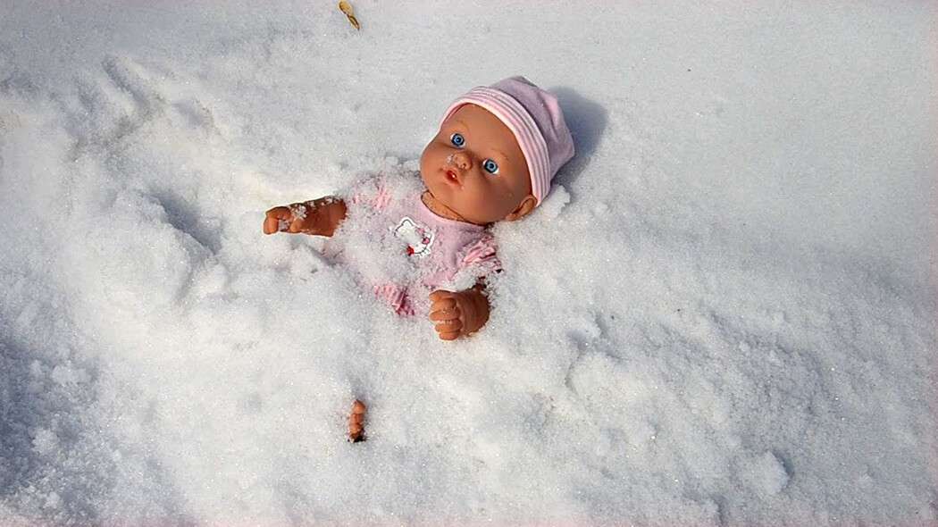 ребенок снег