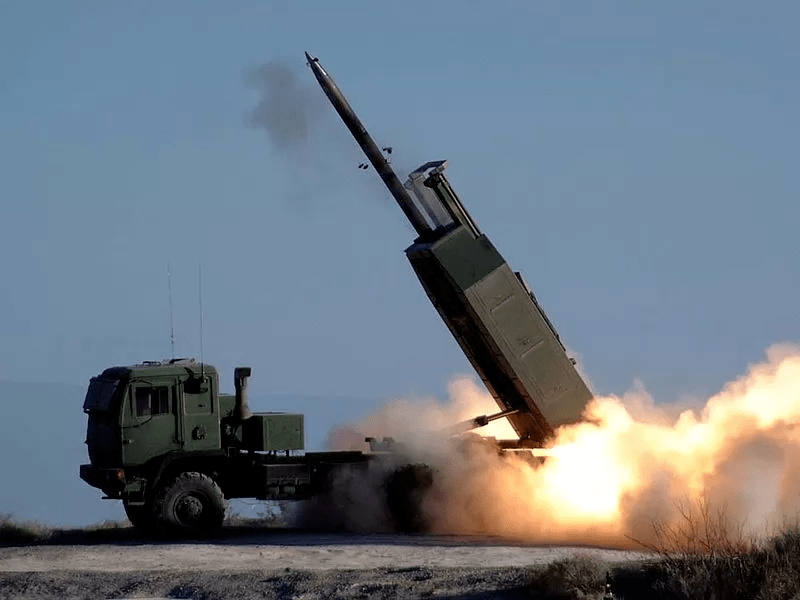 6296fb13e8072-800px-himars_-_missile_launched.jpg