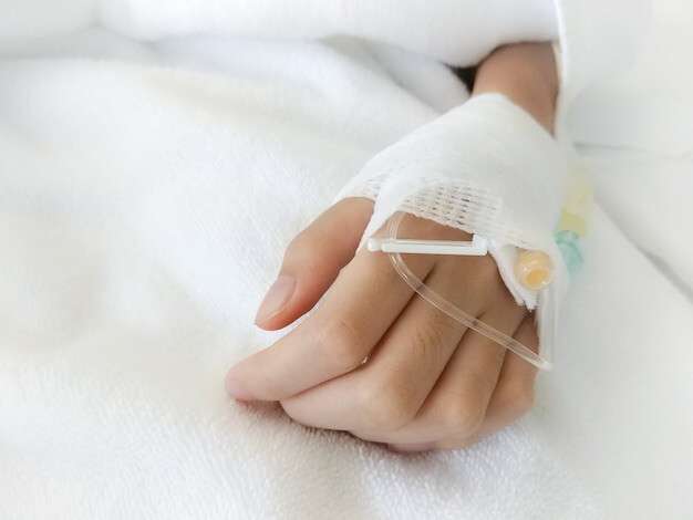child-hand-wrapped-with-gauze-for-support-in-the-hospital_41386-361