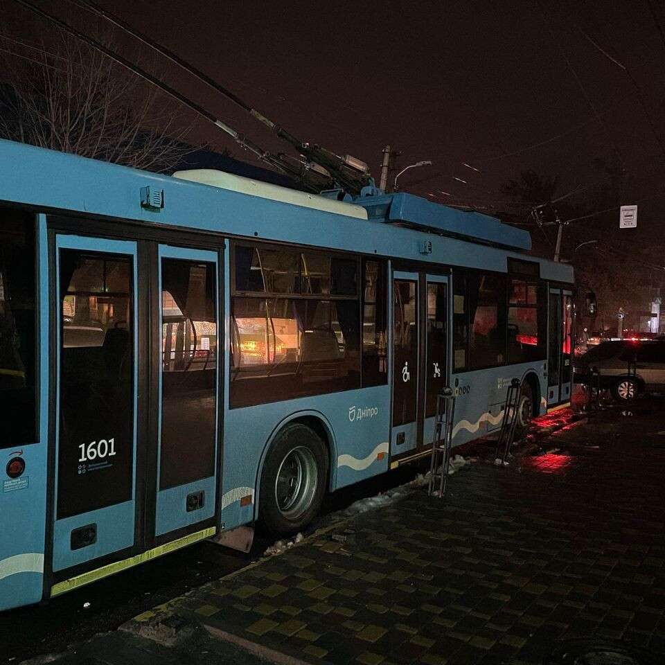 тролейбус ніч