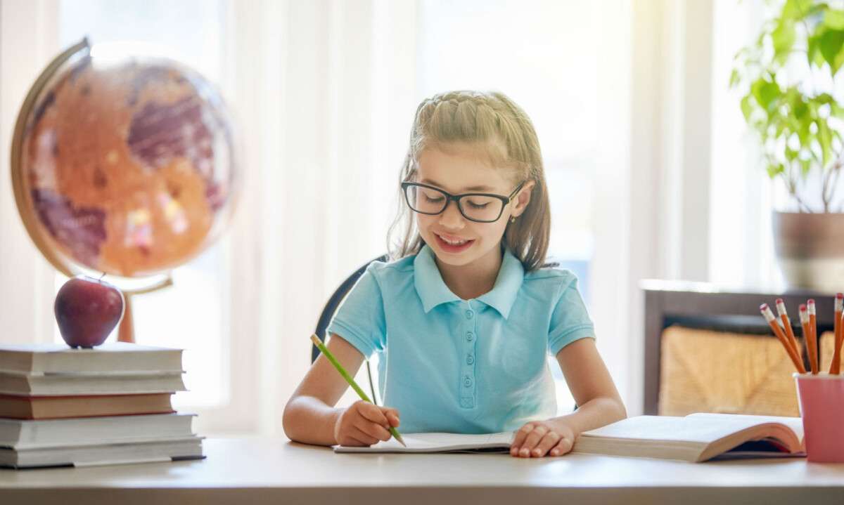 child-is-sitting-at-a-desk-indoors-AU7ZJGQ-min