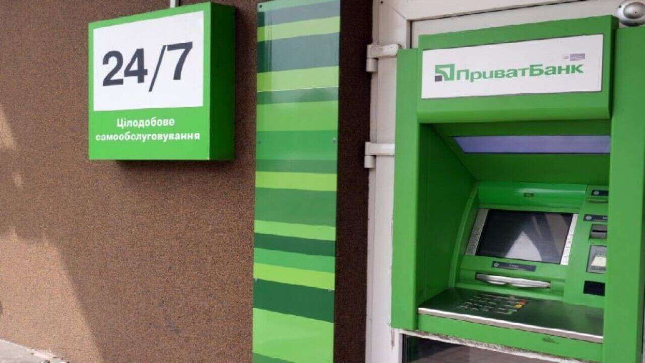 pryvatbank-vstanovyv-novi-pravyla-znyattya-gotivky-z-bankomativ-1280x720-1