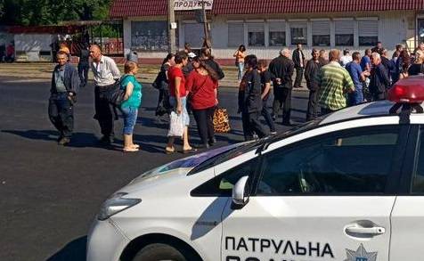В Днепре сотрудники ДТЗ перекрыли дорогу