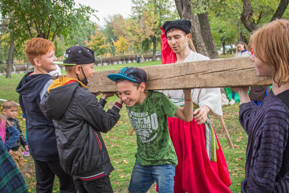 В парке «Новокодацкий» креативно  отметили праздник «Покрова» (ФОТО)