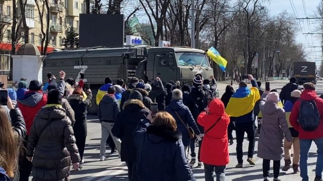 Херсонцы снова вышли на митинг в поддержку Украины (видео)