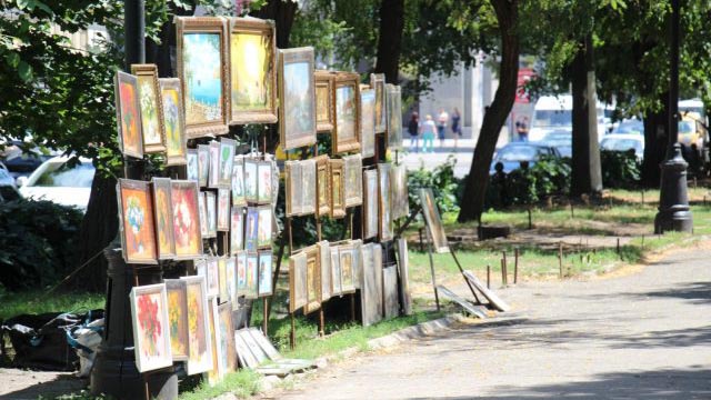 Бронежилети та квадрокоптери для ЗСУ: у Дніпрі відбудеться другий благодійний вернісаж