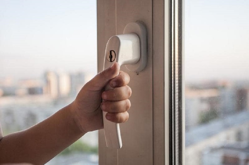 В Днепре спасают 4-летнего Максима, который выпал из окна