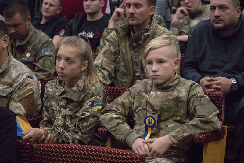 У Дніпрі вчорашні тинейджери допомагають рятувати життя