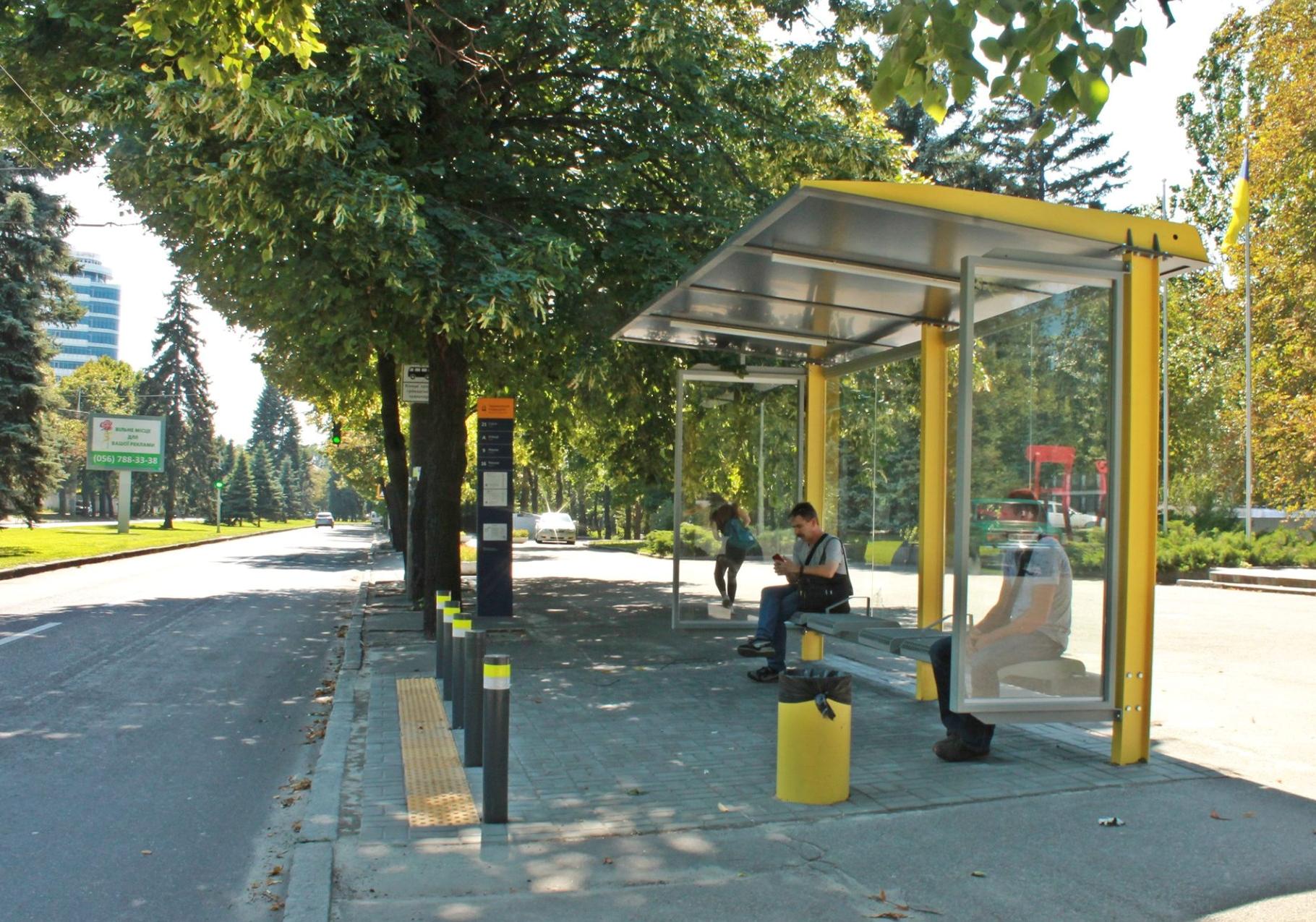 В Днепре запустили новые троллейбусные остановки