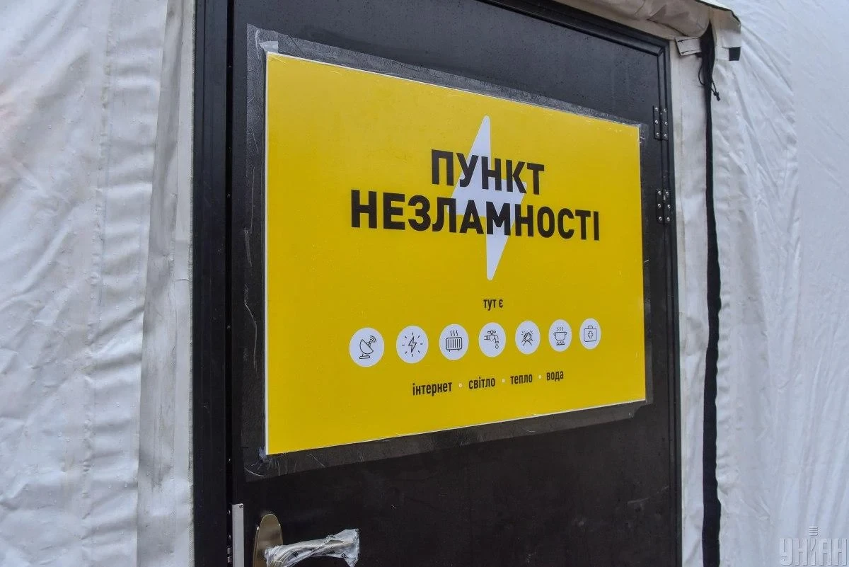 У Дніпрі на місці ракетного удару облаштовують додаткові цілодобові Пункти незламності