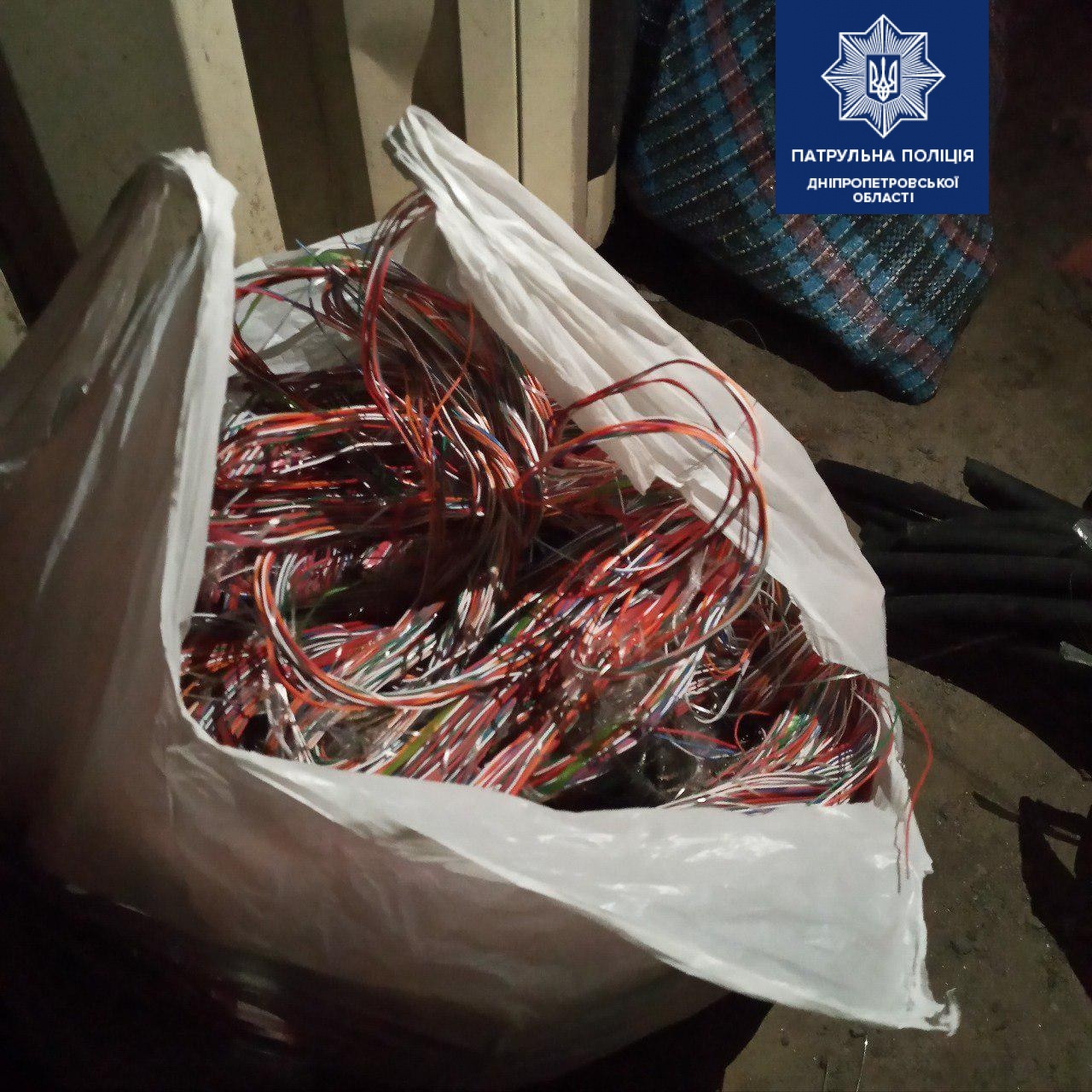 В Днепре на Калиновой поймали кабельных воров