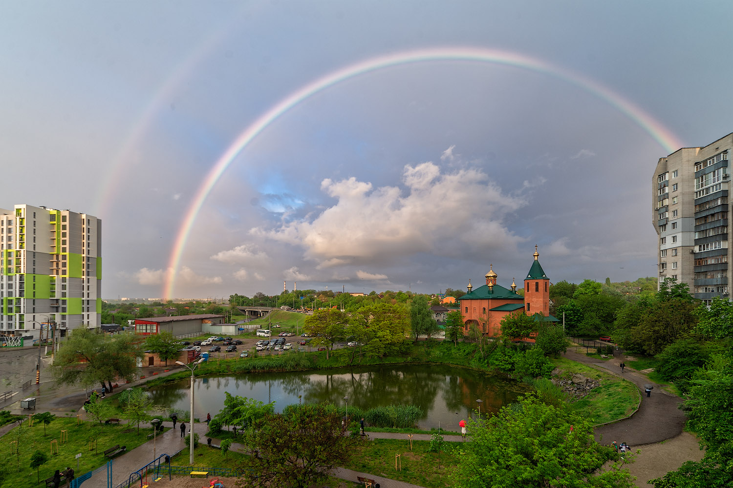 Днепр после дождя и невероятной красоты двойная радуга (ФОТО)