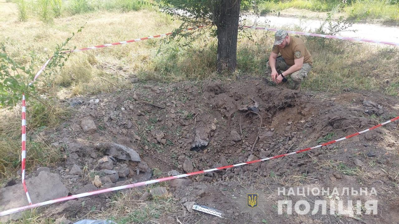 У Нікополі правоохоронці проводять роботи з розмінування міста та прилеглої території. Відео