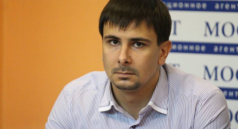 Днепровский депутат теперь вооружен новым исследовательским «гаджетом»: фото