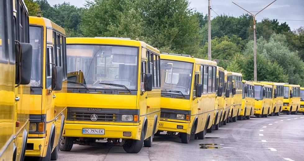 В Днепре сегодня выпустили больше маршруток: видео