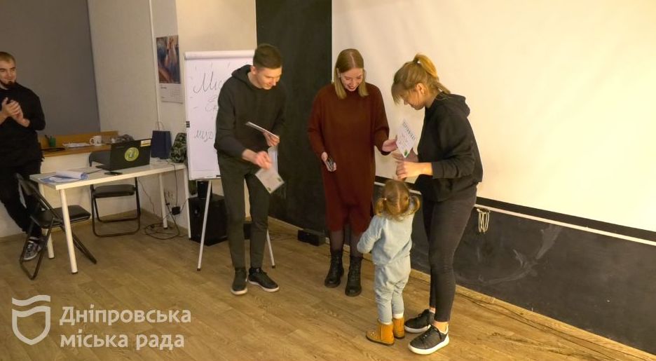 Вторинна сировина в обмін на кошти для ЗСУ: у Дніпрі молодь з екологами проводять благодійну екотолоку 