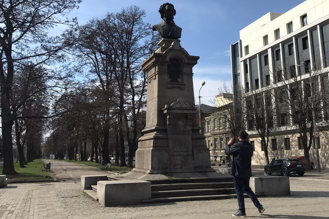 У Дніпрі постамент Пушкіну хочуть замінити на Бандеру