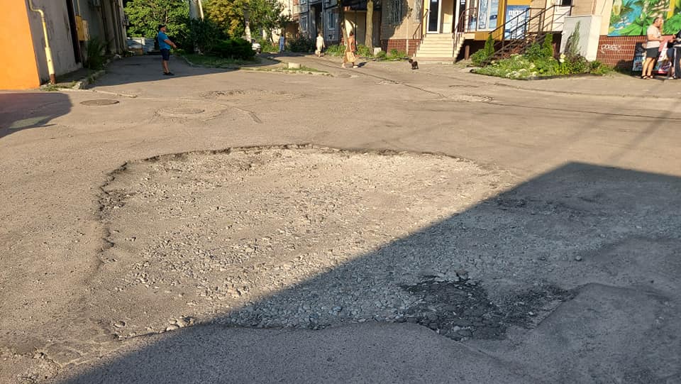 “Уже на днях заходит техника и начинается капитальный ремонт”: в Днепре приведут в порядок разрушенную дорогу