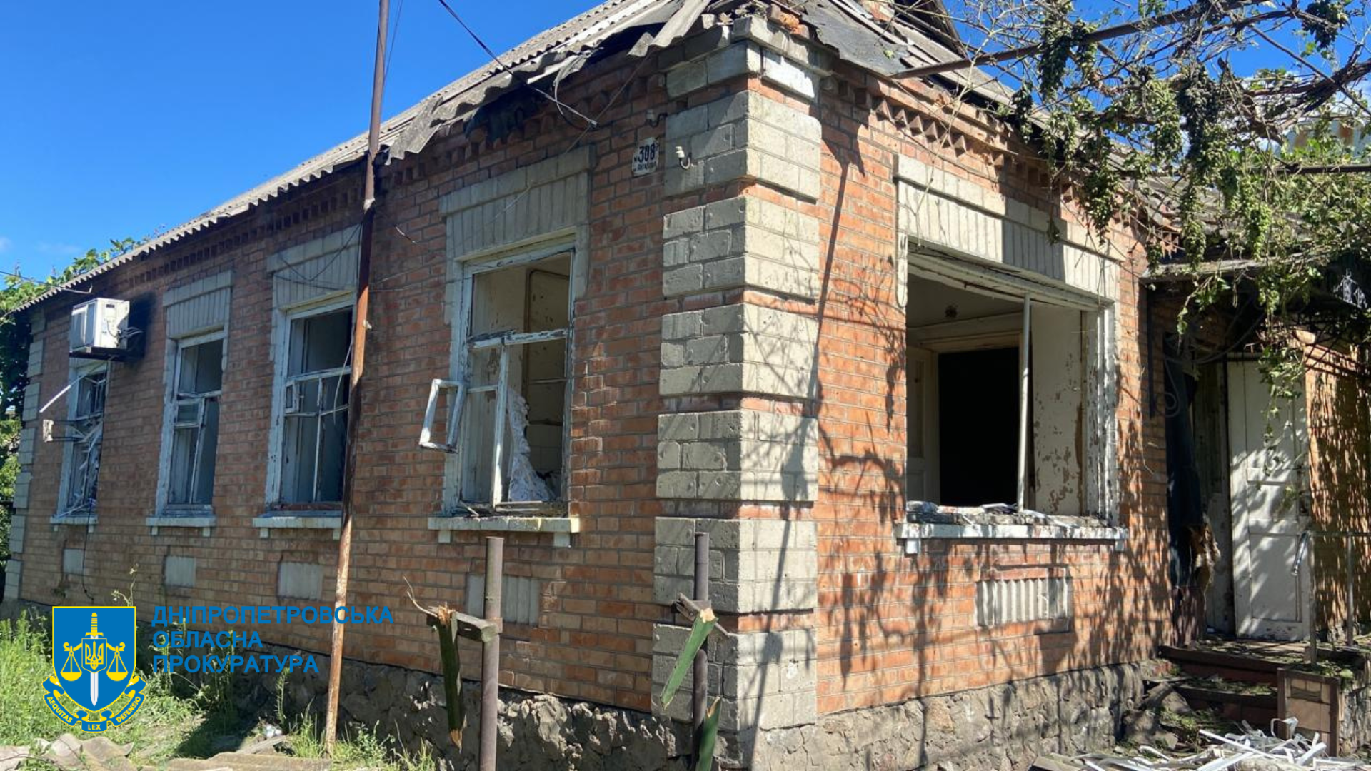 Ворог обстріляв Нікополь на Дніпропетровщині: розпочато розслідування. Фото