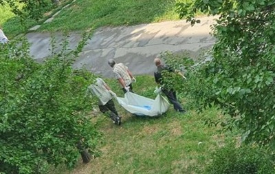 Голый под дождем в ночи: в Днепре обнаружили труп мужчины