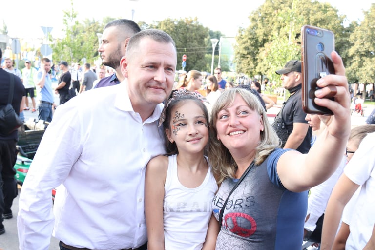 Борис Филатов приехал на празднование Дня города «на Райончике», где строят современный сквер Усачева (ФОТО)